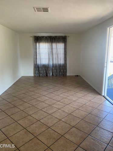 101 Fontana Dr, Oxnard, CA 93033-6938