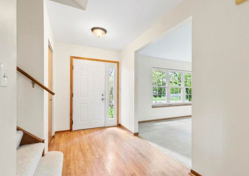 811 Glacier Pkwy, Barrington Hills, IL 60102