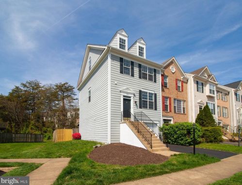 8874 Moat Crossing Pl, Bristow VA  20136-1729 exterior