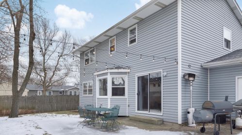 4437 Robin Ct, Gurnee, IL 60031-2744