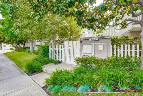 2700 Arlington Ave, Torrance CA  90501-4657 exterior