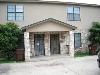 7547 Windsor Oaks, San Antonio TX  78239-3566 exterior