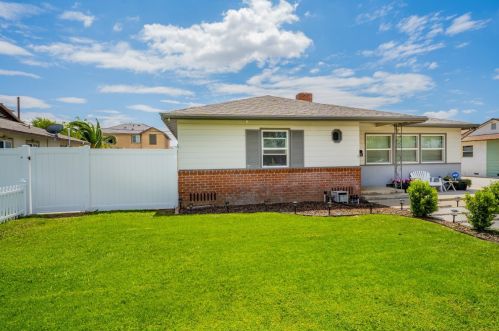 5318 Rochester St, Riverside CA  92504-2136 exterior