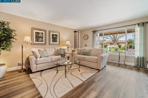 907 Hastings Dr, Concord CA  94518-3821 exterior