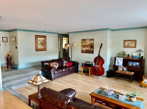214 Dover Point Rd, Dover, NH 03820-4633