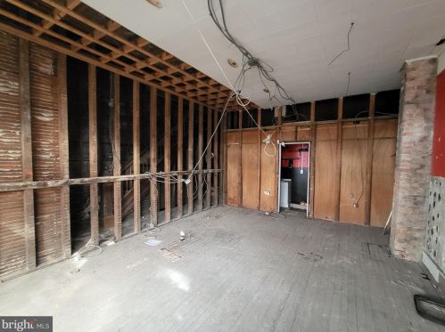 187 Front St, Harrisburg, PA 17113-2555