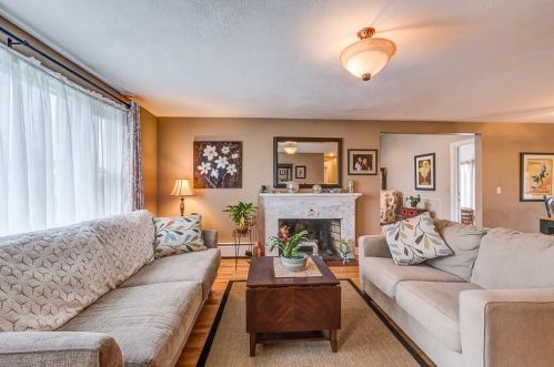 15 Black St, Warwick, RI 02888-3501