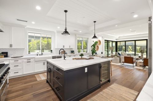 1560 1st St, Manhattan Beach, CA 90266-7002
