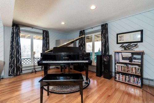 65 Bokum Rd, Chester CT  06412-1339 exterior