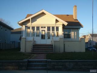 305 Division Ave, Carlstadt, NJ 07072-1205