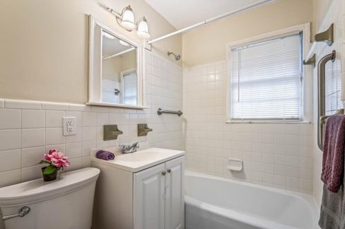 3915 Cascade Palmetto Hwy, Atlanta GA  30331-8162 exterior