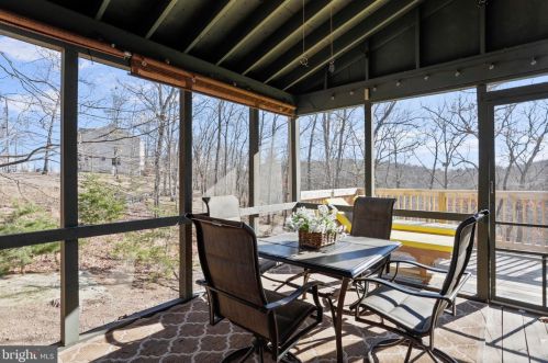 166 Nemacolin Trl, Hedgesville WV  25427-4272 exterior