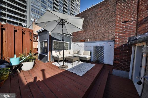 1935 Manning St, Philadelphia PA  19103-5728 exterior