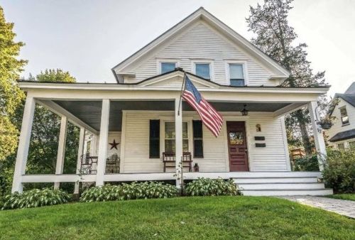 12 Abbott St, Derry, NH 03038-2051