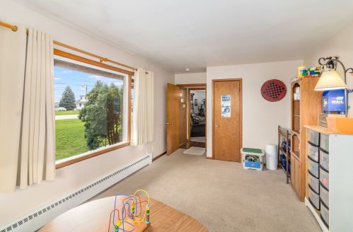 217 Maplewood Dr, Sycamore IL  60178-1237 exterior