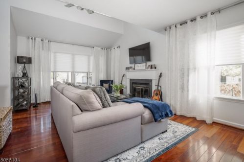 11 Mission Hills Rd, Annandale, NJ 08801-1623