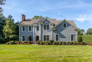 151 Woodway Rd, Tokeneke, CT 06820-2436
