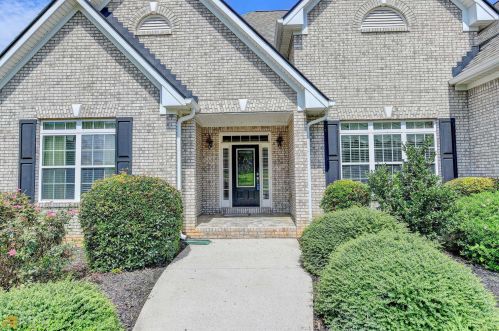 513 Sandy Cove Dr, Loganville, GA 30052-2938