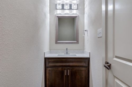 405 Templeton Dr, Fort Worth TX  76107-2252 exterior