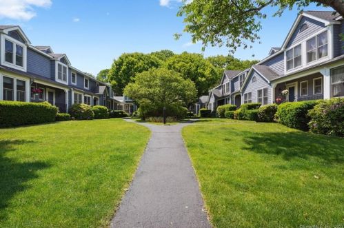 79 Fawn Ridge Ln, Norwalk, CT 06851-1137