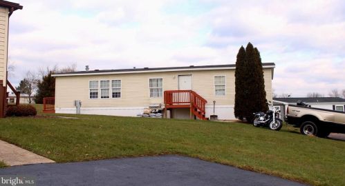 4645 Hikey St, York, PA 17315-3484