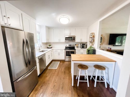 733 Stinchcomb Rd, Severna Park MD  21146-4223 exterior