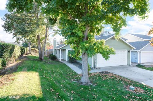152 Valley View Dr, Santa Maria, CA 93455-5540