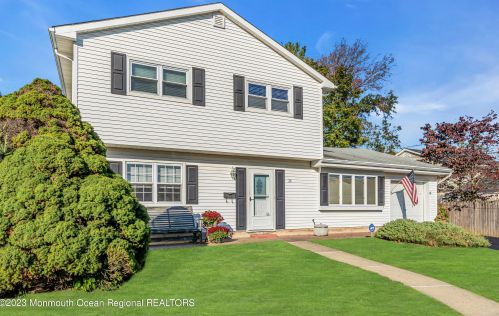 28 Galway Dr, Hazlet, NJ 07730-1156