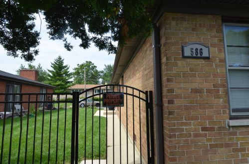 586 Rozanne Dr, Addison, IL 60101-2700