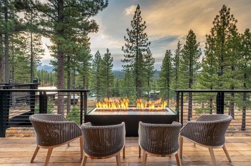 9513 Cloudcroft Ct, Truckee CA  96161-4314 exterior