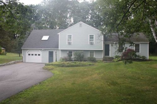 120 Village Grn, Henniker, NH 03242-3568