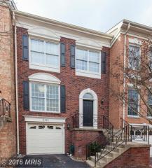 5121 Woodfield Dr, Centreville, VA 20120-4123