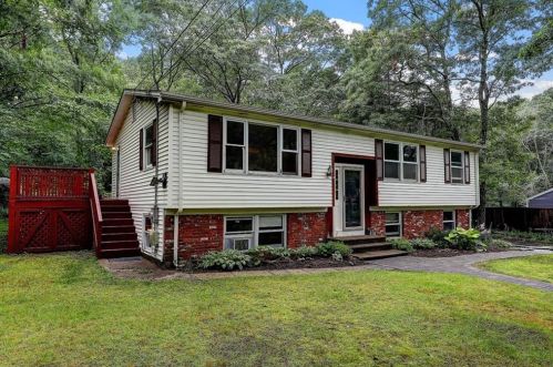 165 Old Jenckes Hill Rd, Lincoln, RI 02865-4625