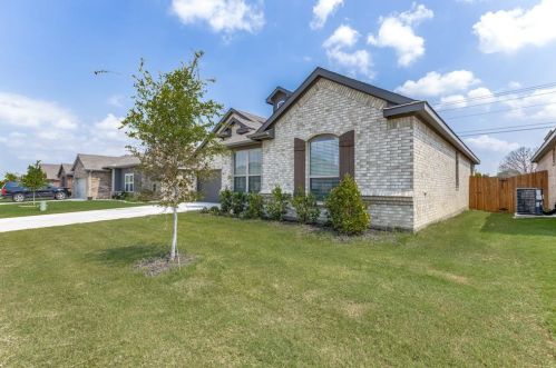 1424 Lakeview Dr, Azle, TX 76020-3767