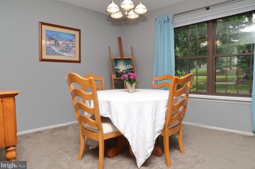 207 Valleybrook Dr, Lancaster PA  17601-4623 exterior