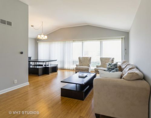 8840 Mango Ave, Morton Grove, IL 60053-2538
