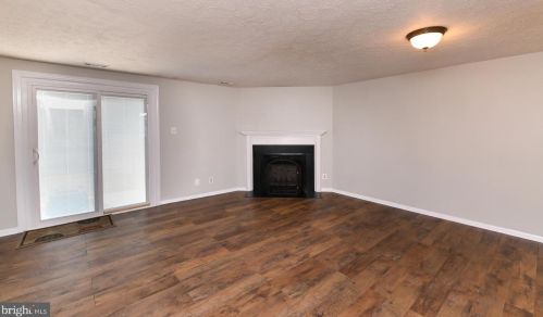 175 Villa Knoll Ct, Erial, NJ 08081-2923