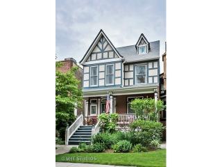 4220 Hermitage Ave, Chicago, IL 60613-1104