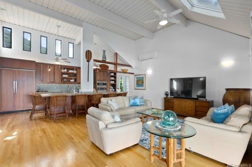106 Lumahai St, Honolulu HI  96825-2104 exterior