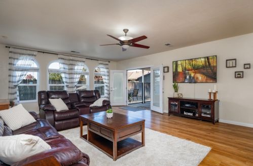 237 Virginia Ave, Ripon, CA 95366-2141
