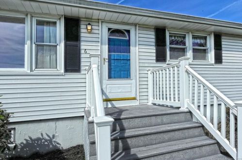6 Appletree Ln, Milford, CT 06461-2201