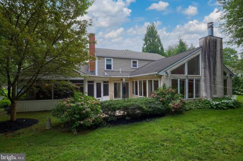 1455 Country Club Dr, Lancaster PA  17601-5211 exterior