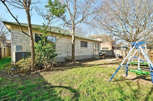 7905 Bramble Bush Dr, Austin TX  exterior