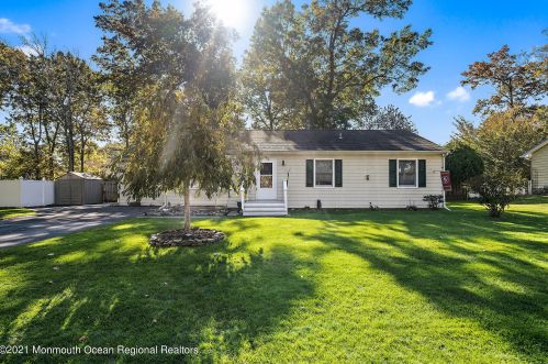 20 Woodland Rd, Berkeley Township, NJ 08721-1920