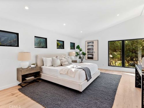 17252 Escalon Dr, Van Nuys CA  91436-4032 exterior