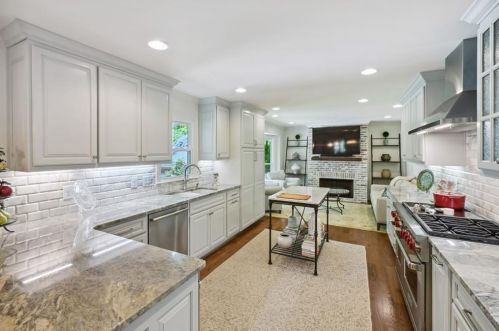 6930 Hunters Knl, Atlanta GA  30328-1763 exterior