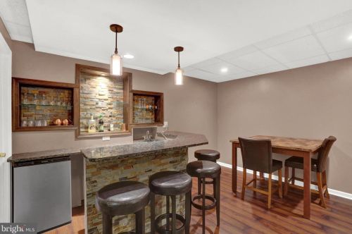 1433 Farm Cross Way, York PA  17408-8537 exterior