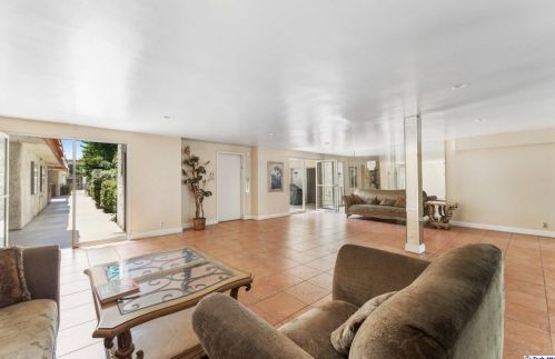1146 Lexington Dr, Glendale CA  91206-3844 exterior
