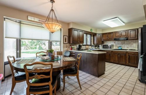 1023 Terrace Ln, Glenview, IL 60025-2754