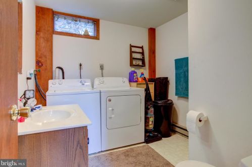 765 Dustin Dr, Lancaster PA  17601-1267 exterior